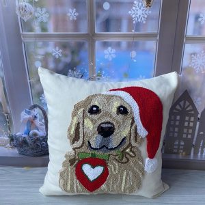Yılbaşı Kıyafetli Köpek Desenli Modern Yastık